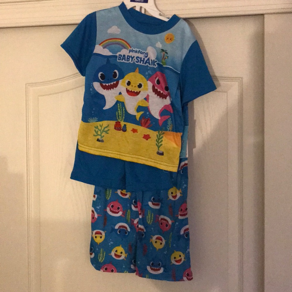 NWT sz 4t baby shark 3pc pajamas